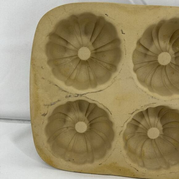 Pampered Chef Stoneware Mini Fluted Bundt Pan Family Heritage Classic - Picture 2 of 10